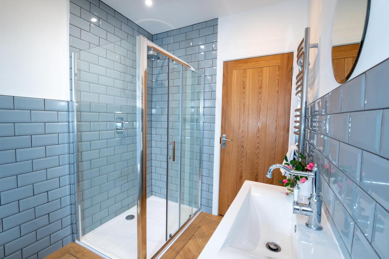 Lola'S Loft With Lake Views - Central Bowness - Pet Friendly Екстер'єр фото