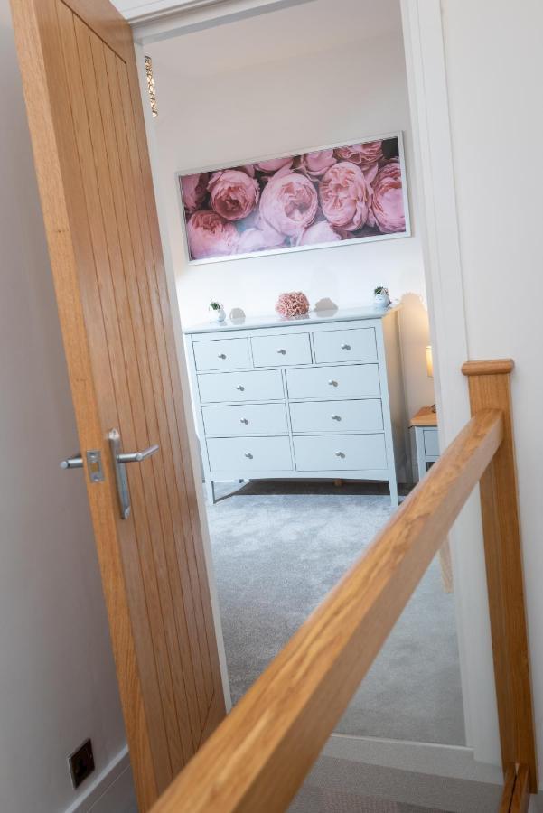 Lola'S Loft With Lake Views - Central Bowness - Pet Friendly Екстер'єр фото