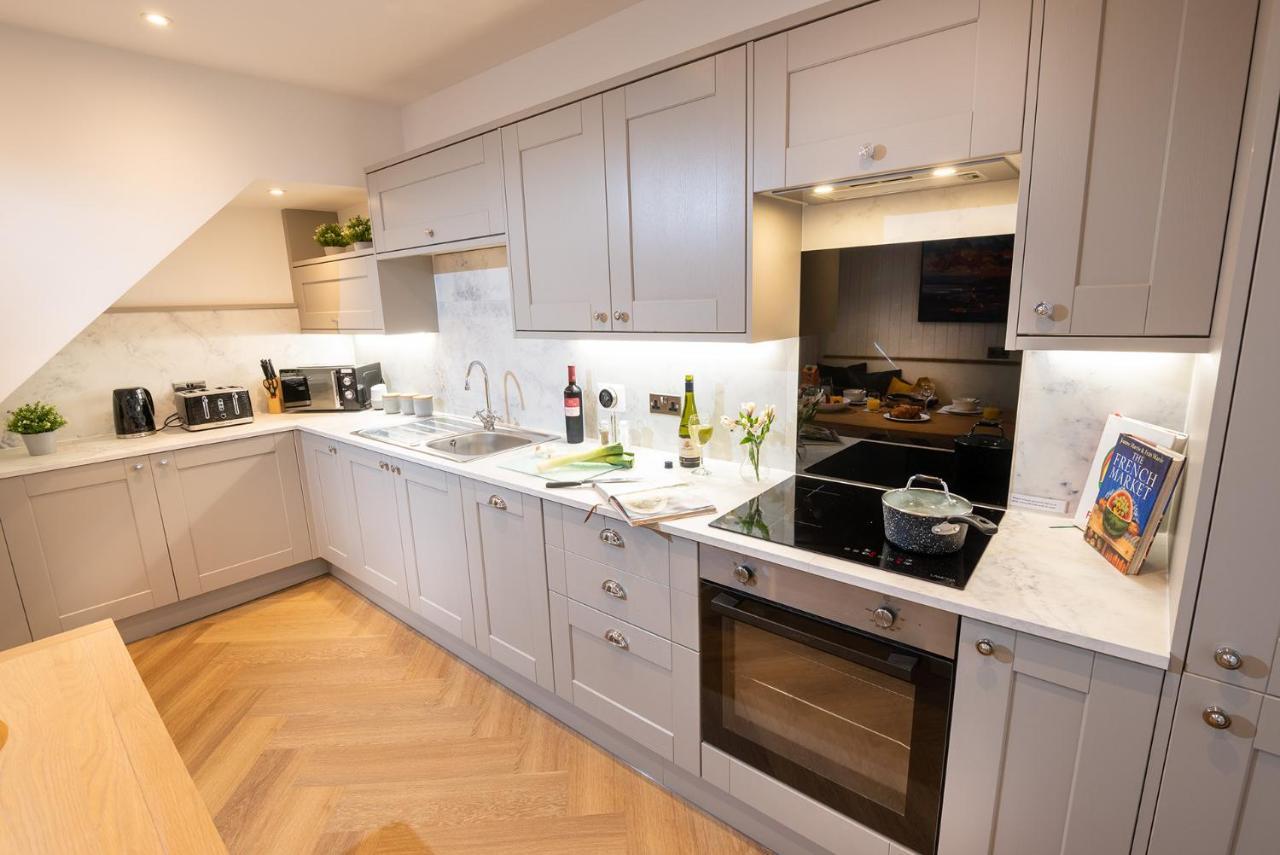 Lola'S Loft With Lake Views - Central Bowness - Pet Friendly Екстер'єр фото