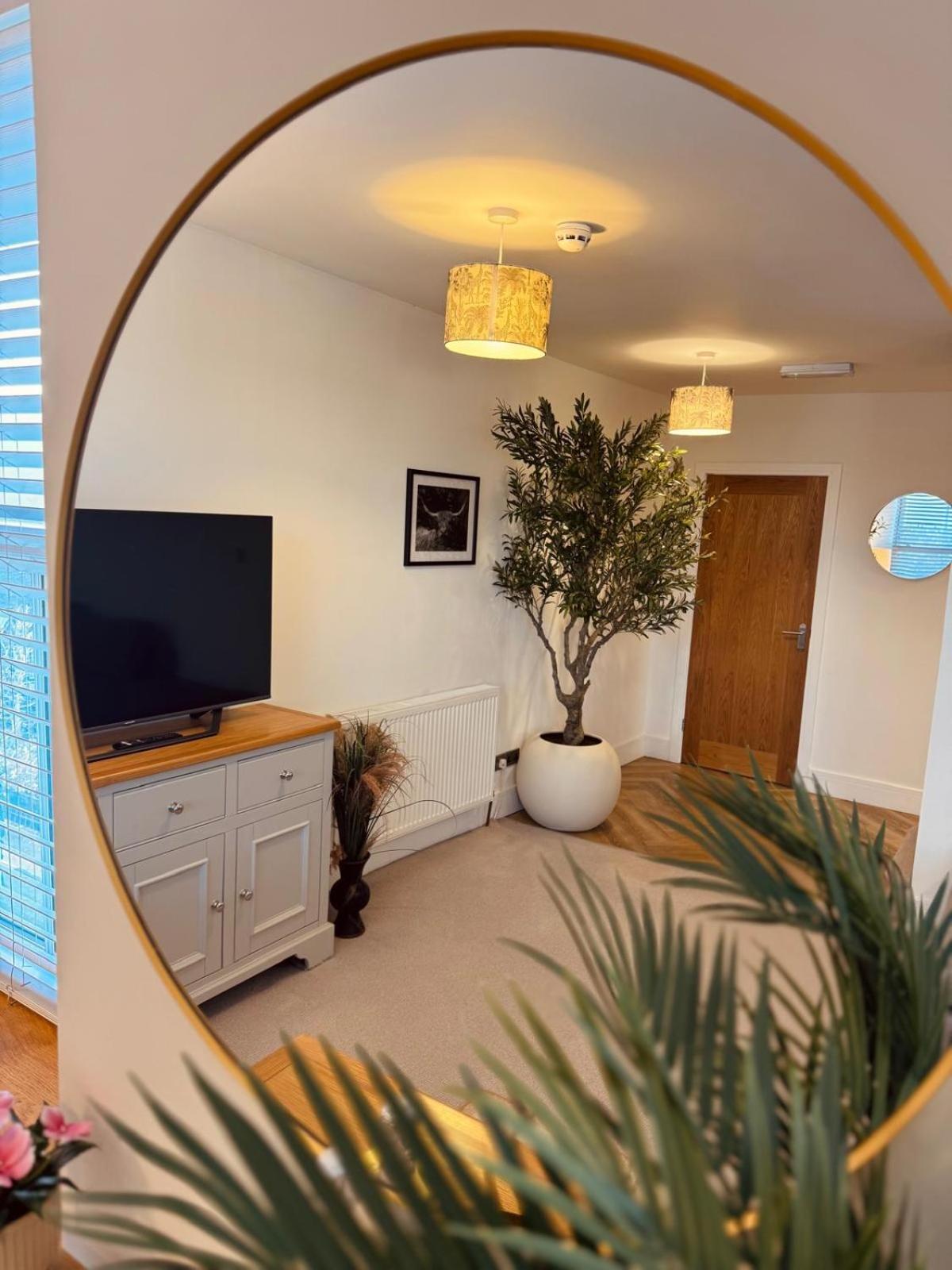 Lola'S Loft With Lake Views - Central Bowness - Pet Friendly Екстер'єр фото
