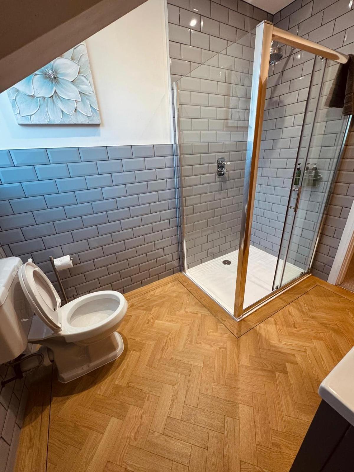 Lola'S Loft With Lake Views - Central Bowness - Pet Friendly Екстер'єр фото